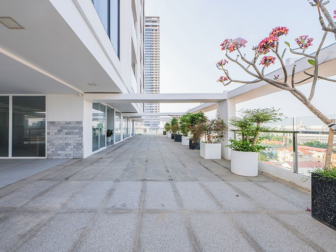 Property grounds, H Resident, Ruessei Kaev