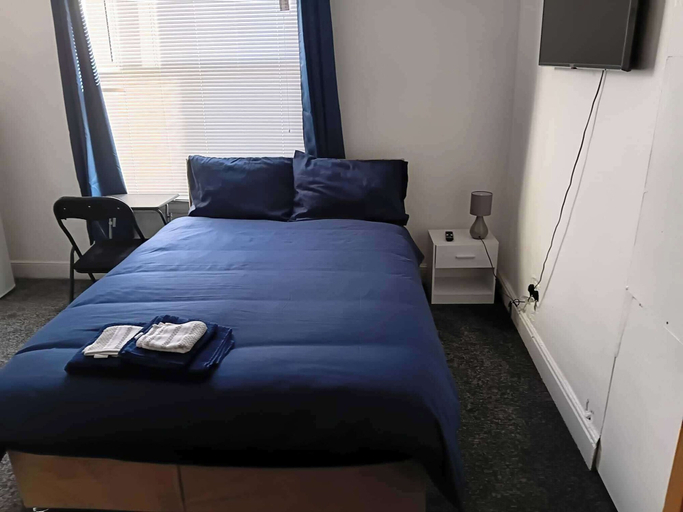 Room 2, Sleeps 2 - Parking - Wifi, Sandwell
