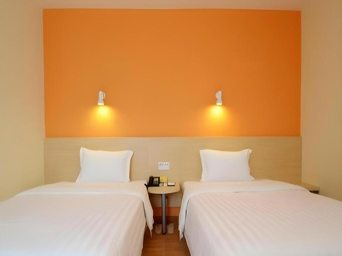 Bedroom 3, 7 Days Inn Hohhot University East Street, Hohhot