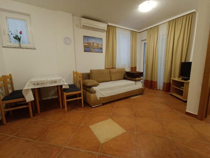 Others 4, Villa Bionda, Malinska-Dubašnica