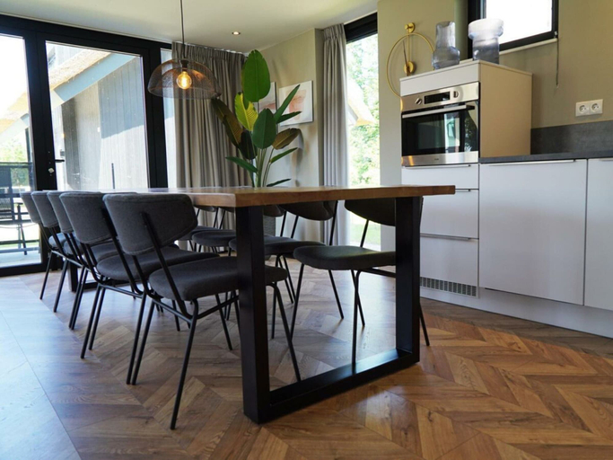Others 4, Waterside Chalet Escape Near Kampen, Dronten