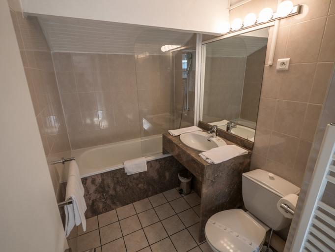 Bathroom 5, Résidence appart-hôtel Hendaye - Sokoburu, Pyrénées-Atlantiques