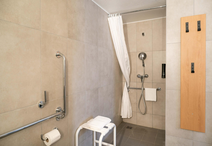 Bathroom 4, B&B HOTEL Vannes Est Golfe du Morbihan, Morbihan