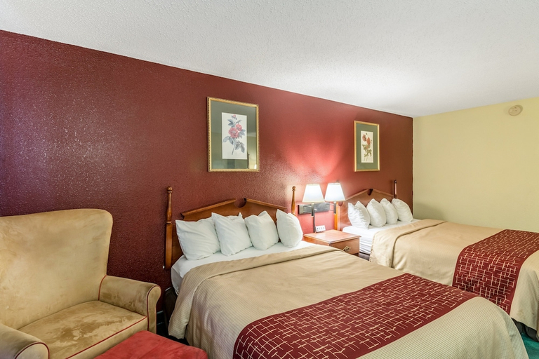 Bedroom 2, Red Roof Inn Morehead, Rowan