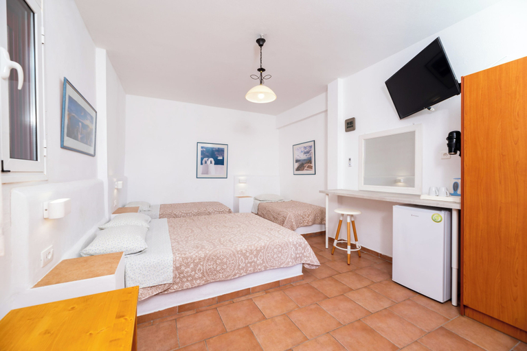 Bedroom 2, Pension The Flower, South Aegean