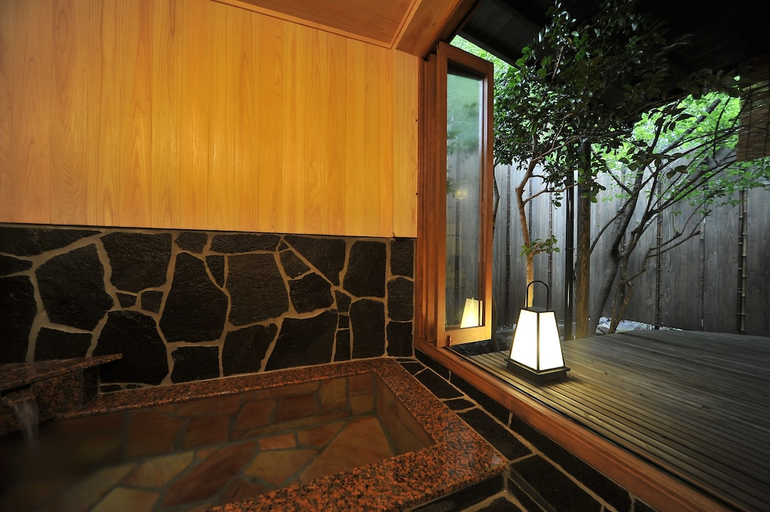 Bathroom 2, Yufuin Onsen Ryokan Hananomai, Yufu