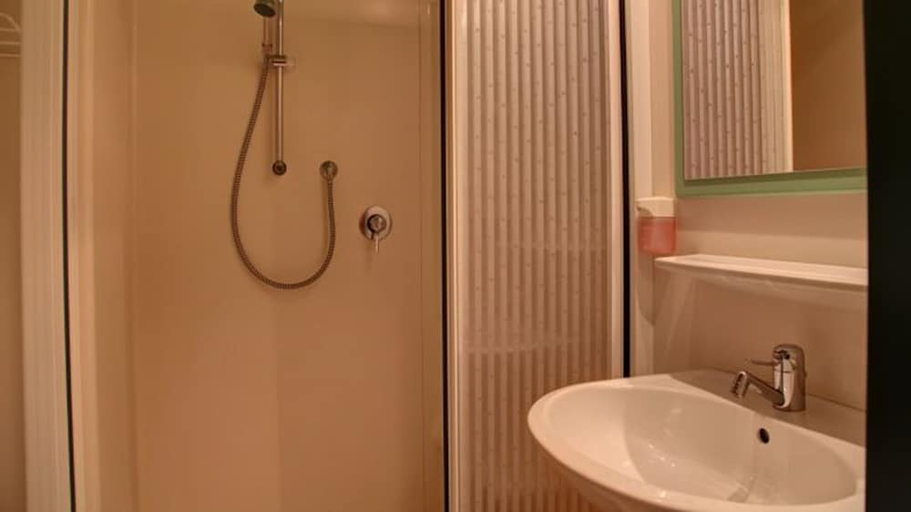 Bathroom, Arc Hotel, Saalekreis