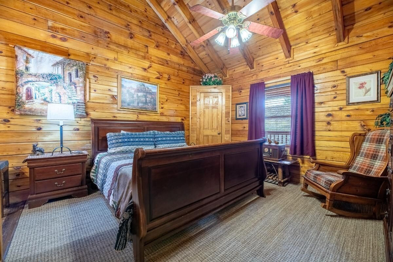 Room 4, Starwood, Sevier