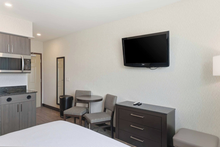 Room 2, Niagara Falls Inn-Near the Falls, Niagara