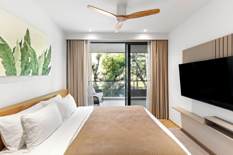 Room 5, Laguna Beachside Residence 3 bedroom, Phuket Island