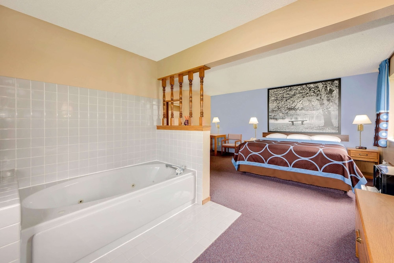Bathroom 3, Super 8 by Wyndham Chariton, Lucas