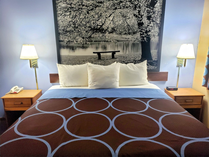 Bedroom 2, Super 8 by Wyndham Chariton, Lucas