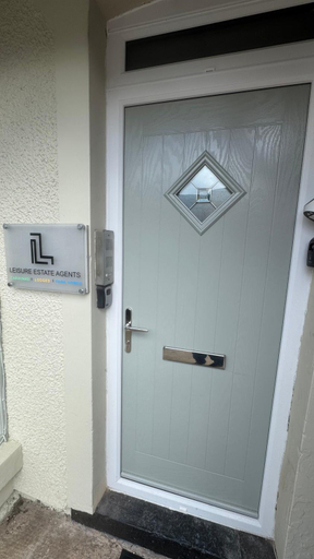 Others 4, Holywell Apartment - Luxury One Bedroom Apartment, Flintshire