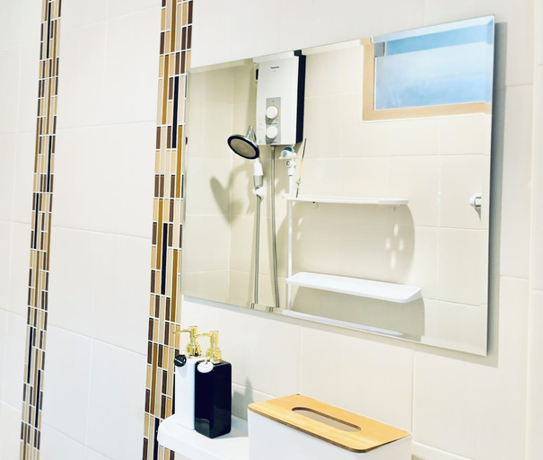 Bathroom 3, The SunSet Bangsaen Hotel, Muang Chon Buri
