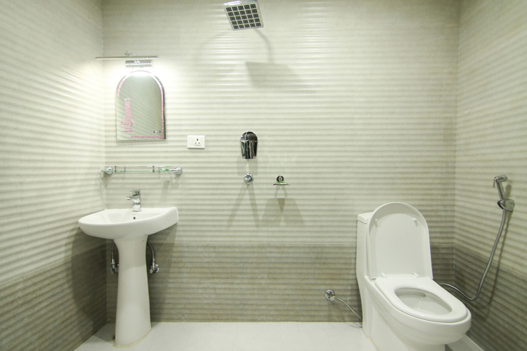 Bathroom, Hotel Lakeside, Gandaki
