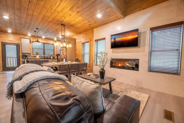 Living area 4, Hillside Horizon, Sevier