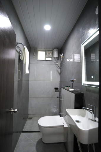 Bathroom, TheCloud Hotel, Nizamabad