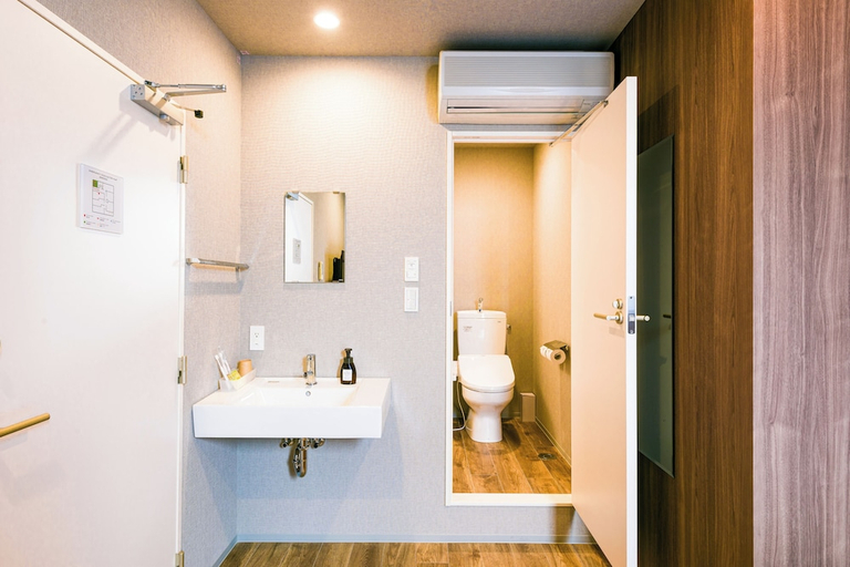 Bathroom 4, And Hostel Asakusa Kappabashi, Taitō