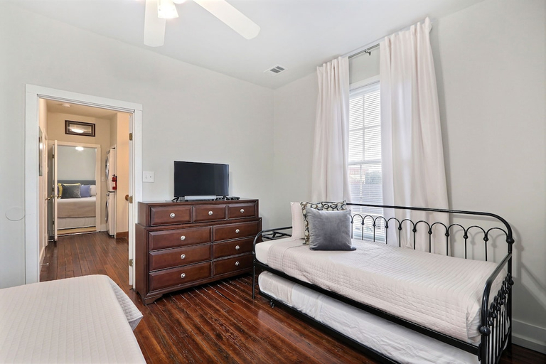 Bedroom 2, Gallery Stays - Low Country, Chatham