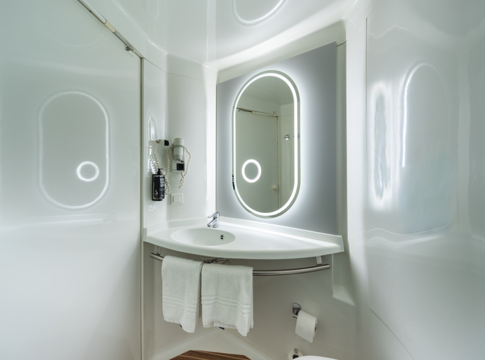 Bathroom 4, ibis Murcia, Murcia
