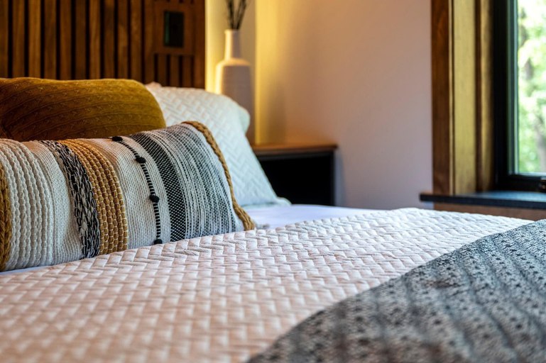 Room 3, Luxe 634, Sevier