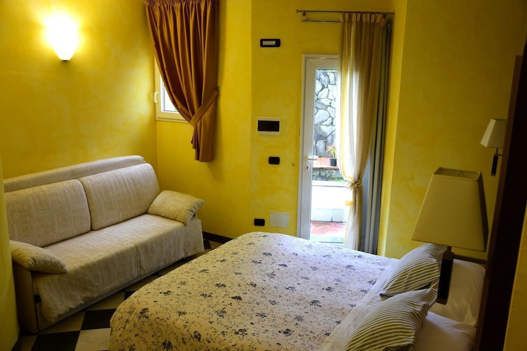 Bedroom 4, Villa Nina, La Spezia