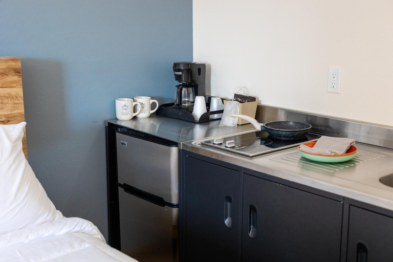 Others 2, Nisswa Hotel and Suites - Standard Single Queen, Crow Wing