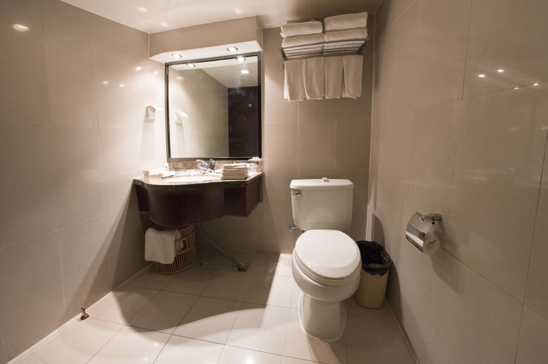 Bathroom, Yantai Meiya International Apt. Hotel, Yantai