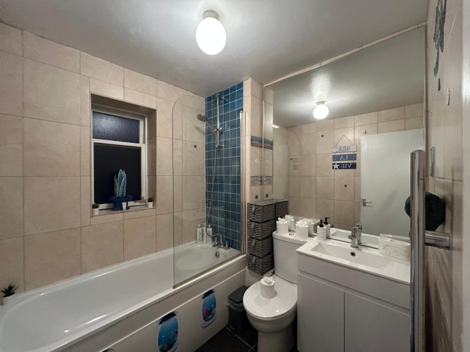 Bathroom, Brighton Central House, Brighton and Hove