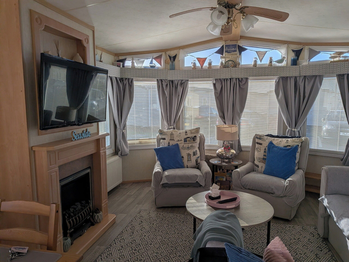Living area 5, 3-bed Caravan - Sleeps 6 With Balcony and Parking, Lincolnshire