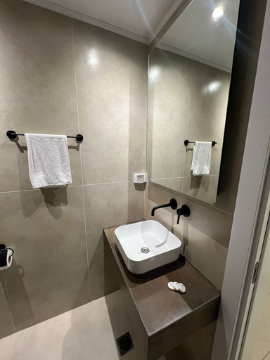 Bathroom 5, Jerusalem Metropole Hotel, Jerusalem