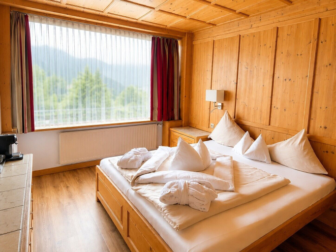 Bedroom 3, Hotel Latini, Zell am See