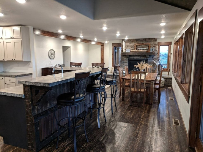 Food & Drinks 5, Beaverhead Resort, Beaverhead