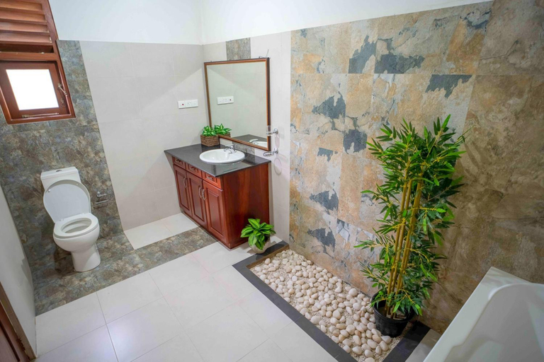 Bathroom 3, Castle Colombo, Kesbewa