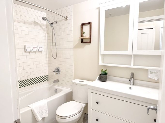 Bathroom 3, Alpenglow Lodge By Mountainview, Squamish-Lillooet