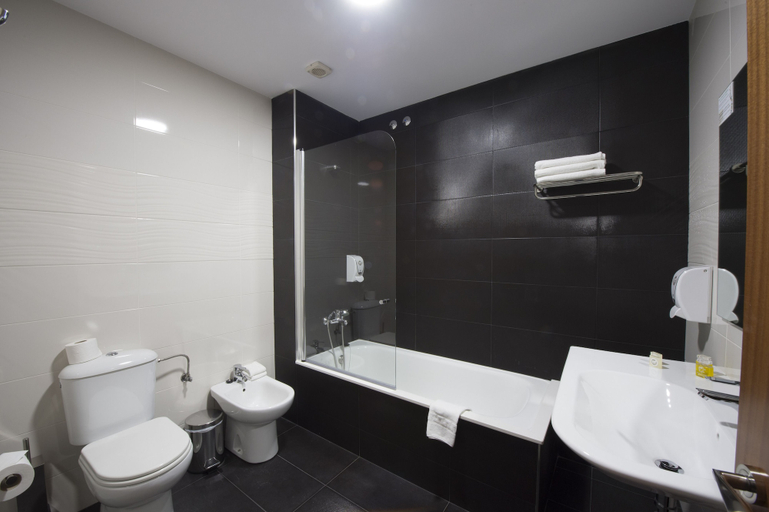 Bathroom 5, Hotel Oca Insua, A Coruña