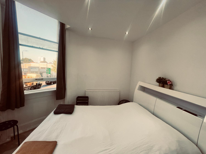 Bedroom 2, Y2 rest house ltd, London