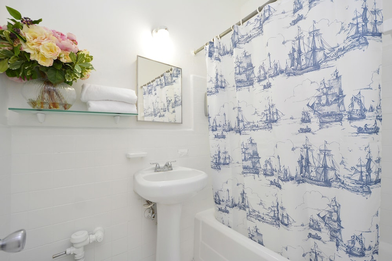 Bathroom, South Beach Rooms And Hostel, Miami-Dade