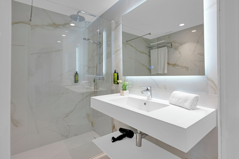 Bathroom 4, Aparthotel Ona Cala Pi Club, Baleares