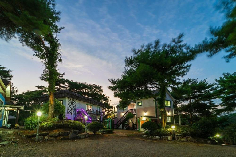 Exterior & Views 1, Taean Geuttaegeu Pension, Taean