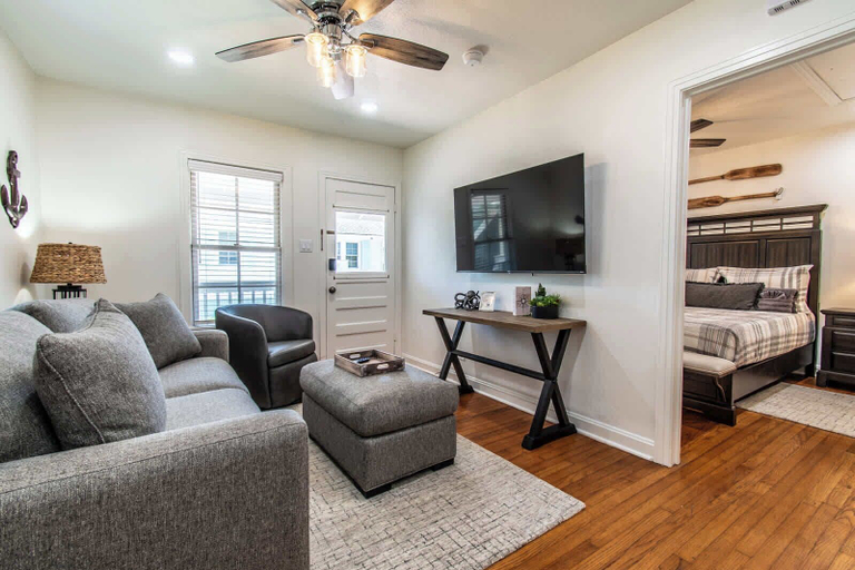 Living area 4, The Captain's Quarters on Ocean Drive Sleeps 4, Nueces