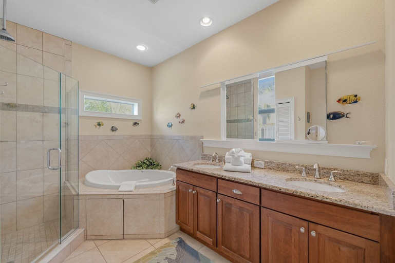 Bathroom 2, 102 6th St S-downstairs 3 Bedroom Home, Manatee