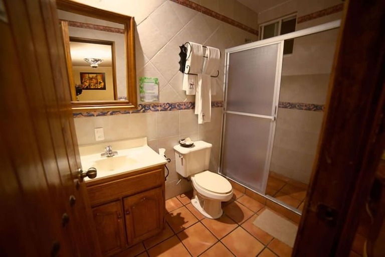 Bathroom 3, Hotel Hacienda Del Sol, Tonalá