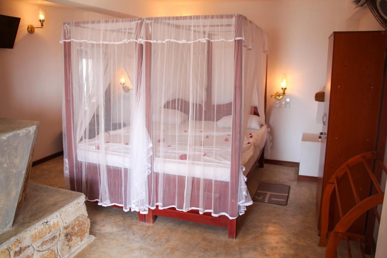 Bedroom 3, Shanthi Beach Resort, Habaraduwa
