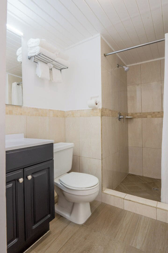 Bathroom 5, L'Esperance Hotel