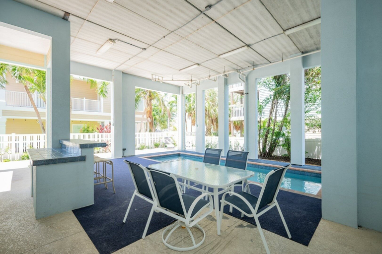 Outdoor dining, 102 6th St S-downstairs 3 Bedroom Home, Manatee