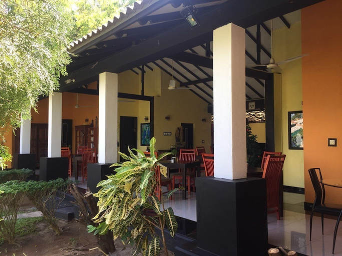 Food & Drinks, Flower Garden Lake resort, Thissamaharama