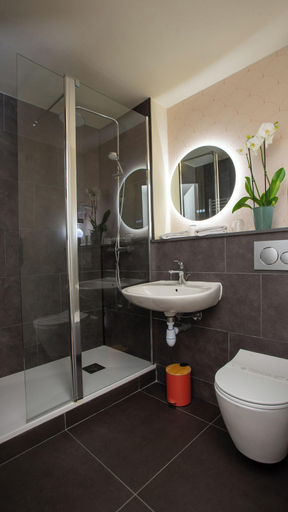 Bathroom 4, Hotel Nell, Eure