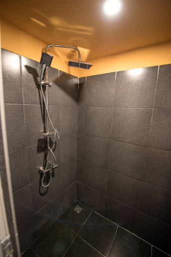 Bathroom 4, Sakura Hostel & Pub, Fethiye