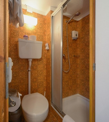 Bathroom 5, Swiss Lodge Hotel Bernerhof Wengen, Interlaken